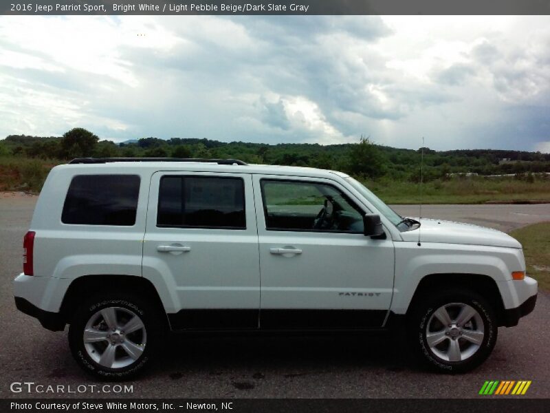 Bright White / Light Pebble Beige/Dark Slate Gray 2016 Jeep Patriot Sport