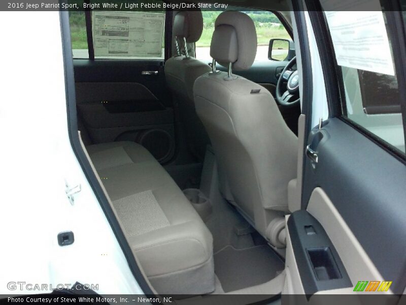 Bright White / Light Pebble Beige/Dark Slate Gray 2016 Jeep Patriot Sport