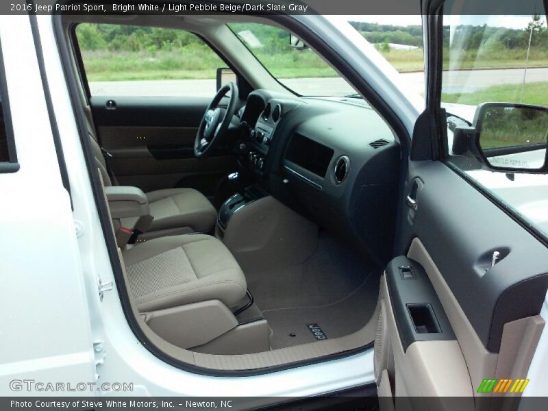 Bright White / Light Pebble Beige/Dark Slate Gray 2016 Jeep Patriot Sport