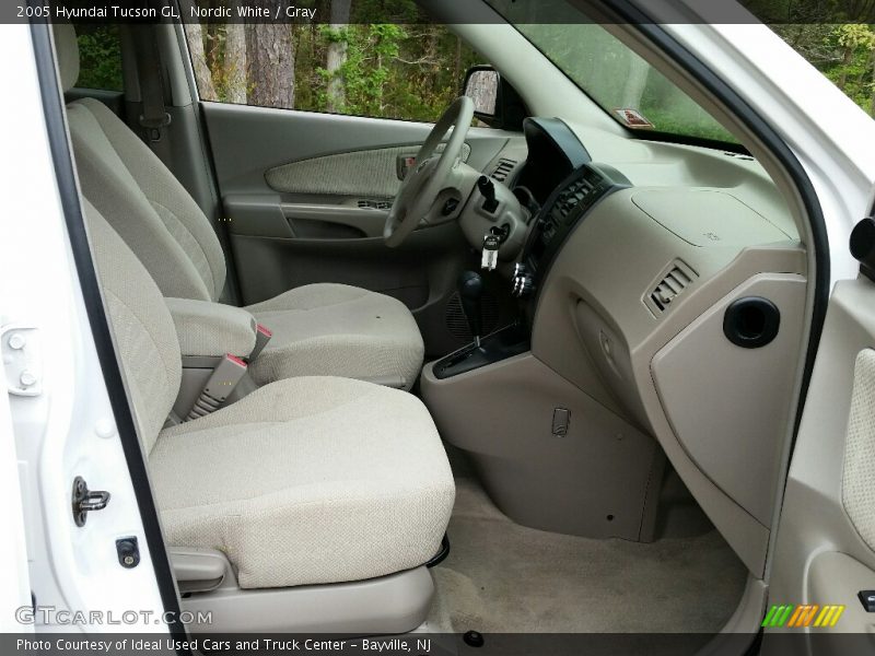 Nordic White / Gray 2005 Hyundai Tucson GL