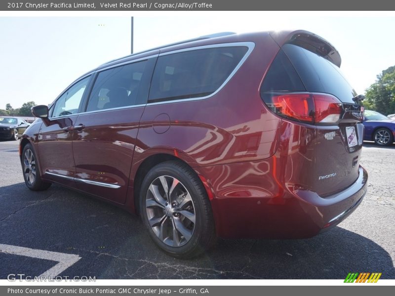 Velvet Red Pearl / Cognac/Alloy/Toffee 2017 Chrysler Pacifica Limited