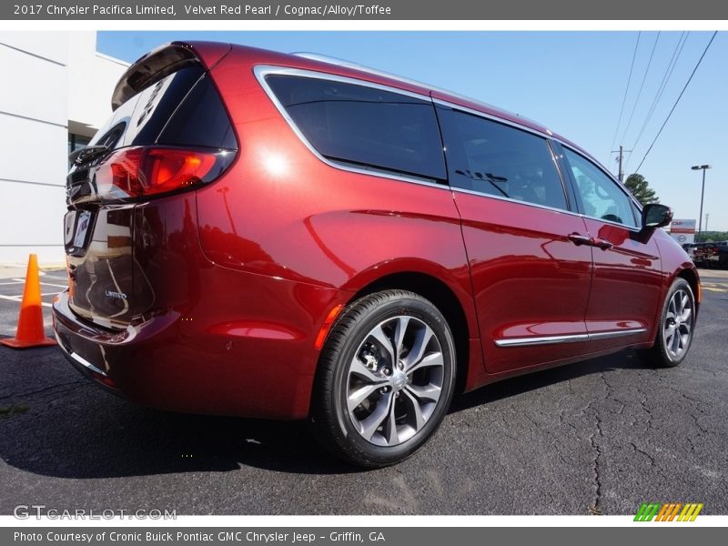 Velvet Red Pearl / Cognac/Alloy/Toffee 2017 Chrysler Pacifica Limited