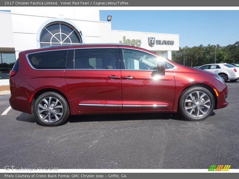 Velvet Red Pearl / Cognac/Alloy/Toffee 2017 Chrysler Pacifica Limited