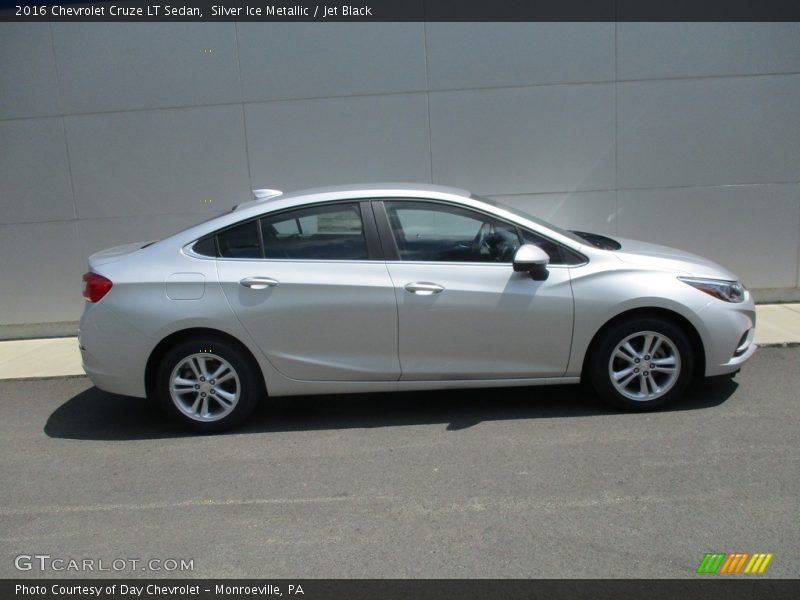 Silver Ice Metallic / Jet Black 2016 Chevrolet Cruze LT Sedan