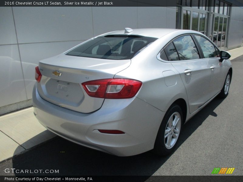 Silver Ice Metallic / Jet Black 2016 Chevrolet Cruze LT Sedan
