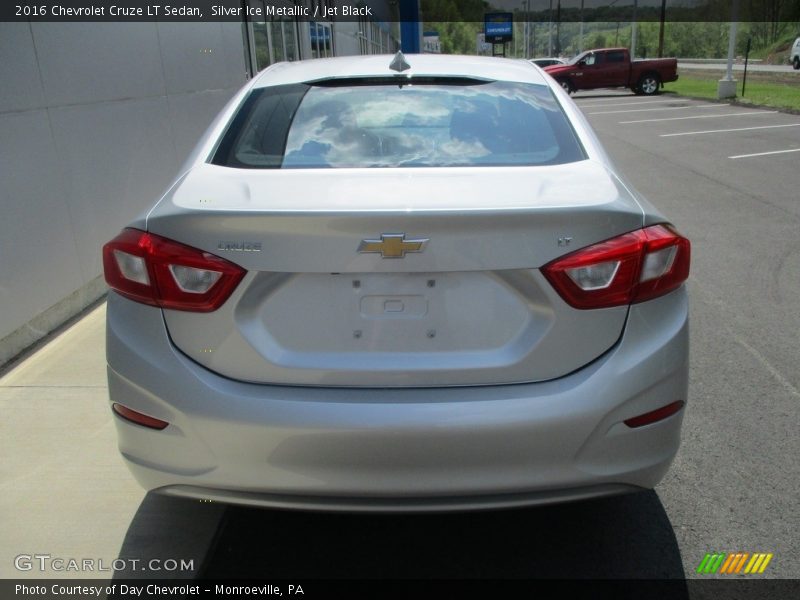 Silver Ice Metallic / Jet Black 2016 Chevrolet Cruze LT Sedan