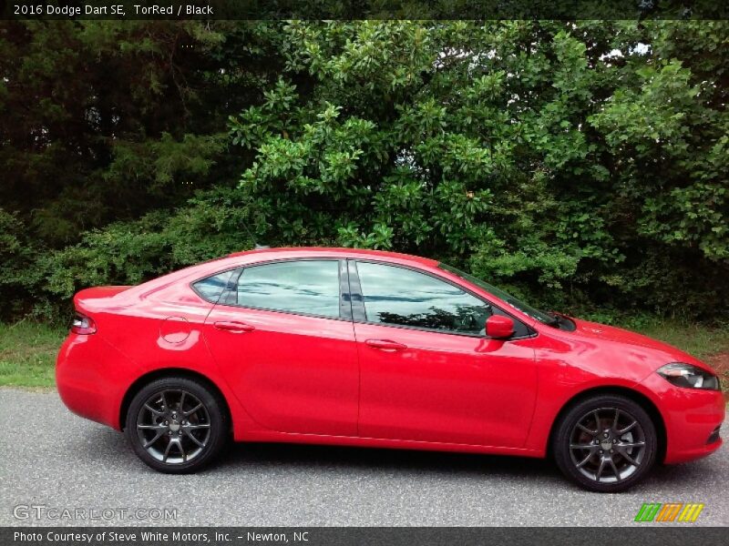 TorRed / Black 2016 Dodge Dart SE