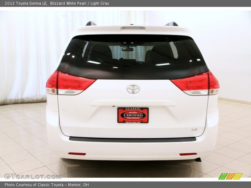 Blizzard White Pearl / Light Gray 2013 Toyota Sienna LE