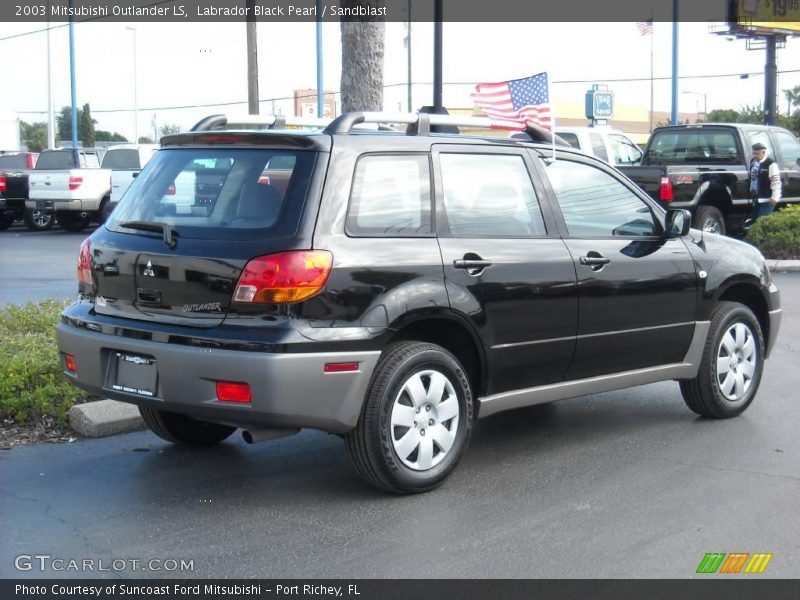 Labrador Black Pearl / Sandblast 2003 Mitsubishi Outlander LS