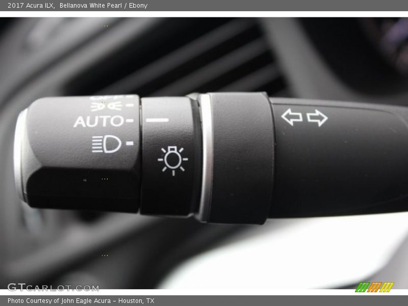 Bellanova White Pearl / Ebony 2017 Acura ILX