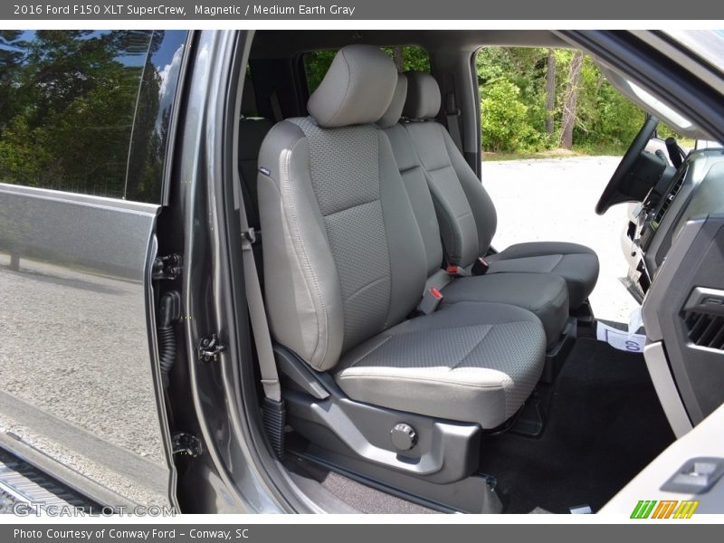 Magnetic / Medium Earth Gray 2016 Ford F150 XLT SuperCrew