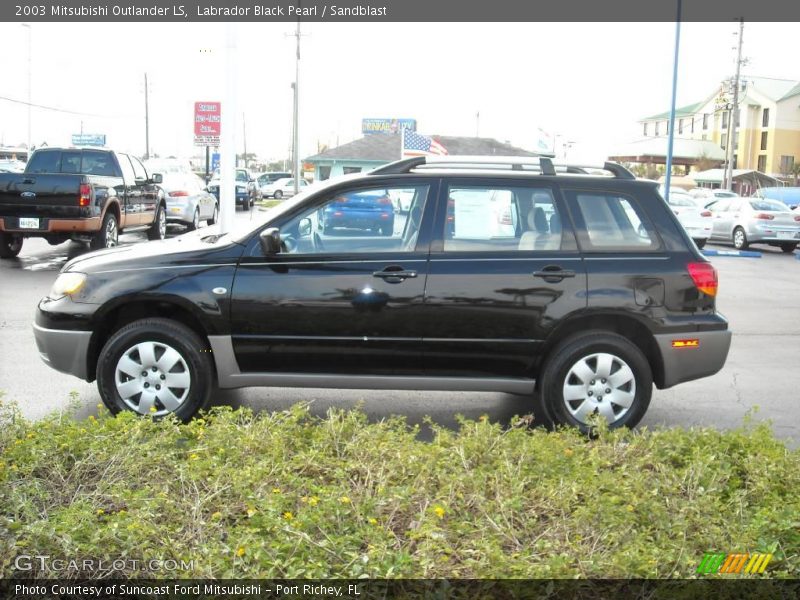 Labrador Black Pearl / Sandblast 2003 Mitsubishi Outlander LS