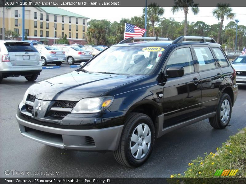 Labrador Black Pearl / Sandblast 2003 Mitsubishi Outlander LS
