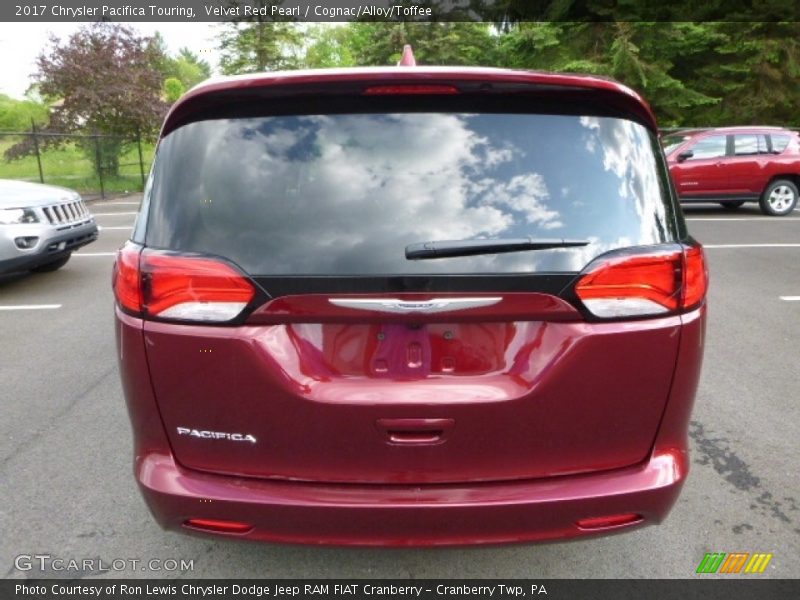 Velvet Red Pearl / Cognac/Alloy/Toffee 2017 Chrysler Pacifica Touring