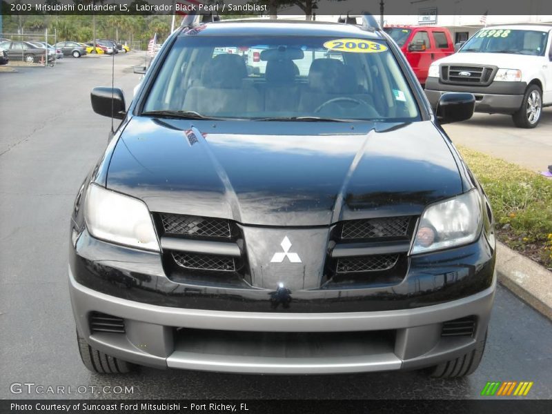 Labrador Black Pearl / Sandblast 2003 Mitsubishi Outlander LS