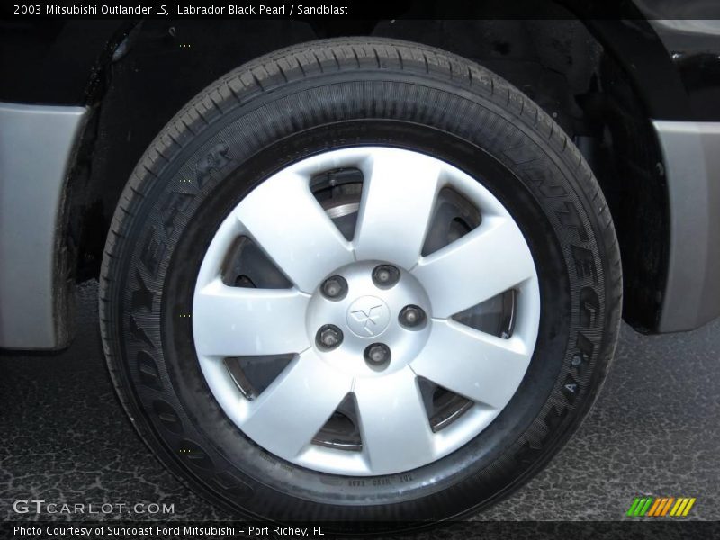 Labrador Black Pearl / Sandblast 2003 Mitsubishi Outlander LS