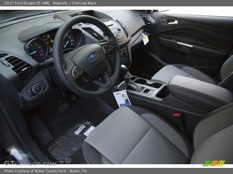 Magnetic / Charcoal Black 2017 Ford Escape SE 4WD