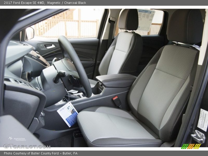 Magnetic / Charcoal Black 2017 Ford Escape SE 4WD