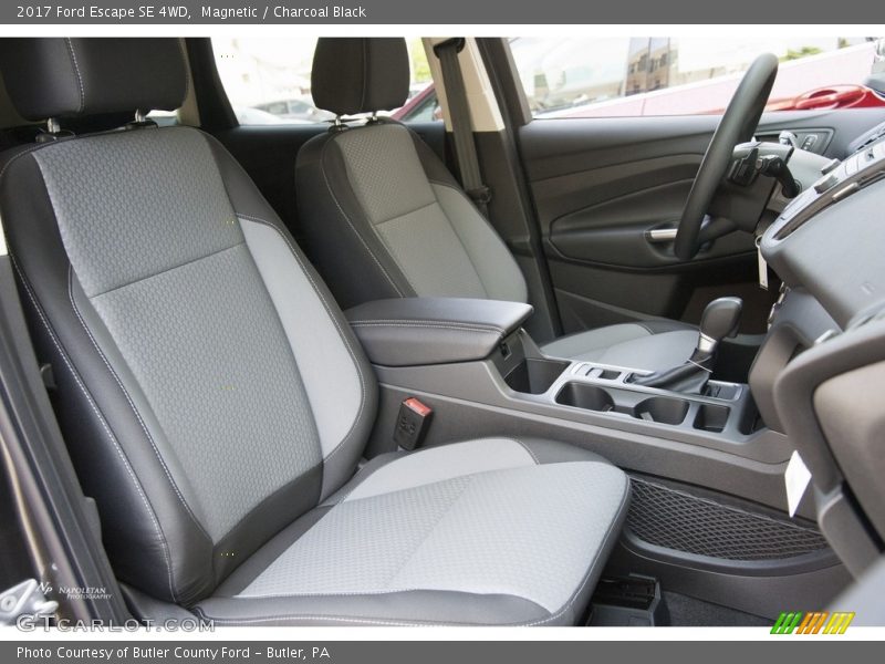Magnetic / Charcoal Black 2017 Ford Escape SE 4WD