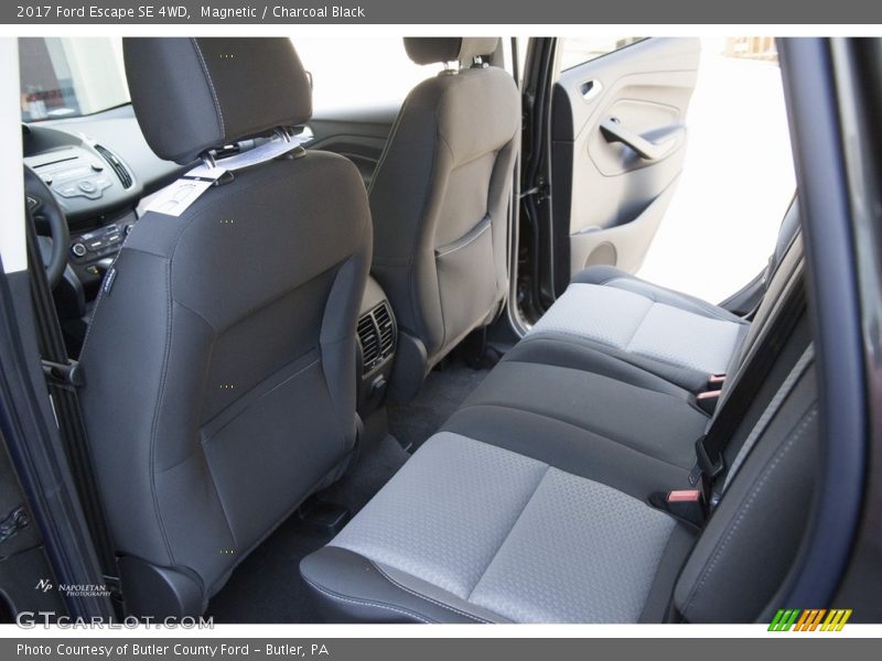 Magnetic / Charcoal Black 2017 Ford Escape SE 4WD
