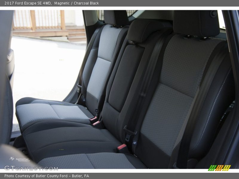 Magnetic / Charcoal Black 2017 Ford Escape SE 4WD