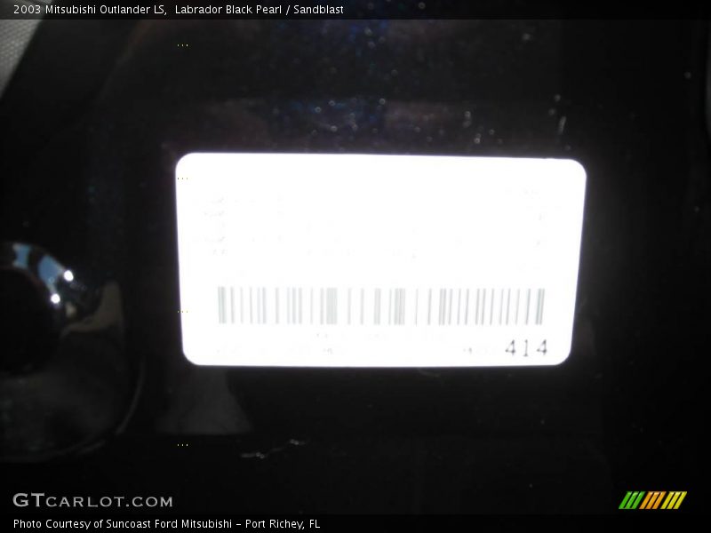 Labrador Black Pearl / Sandblast 2003 Mitsubishi Outlander LS