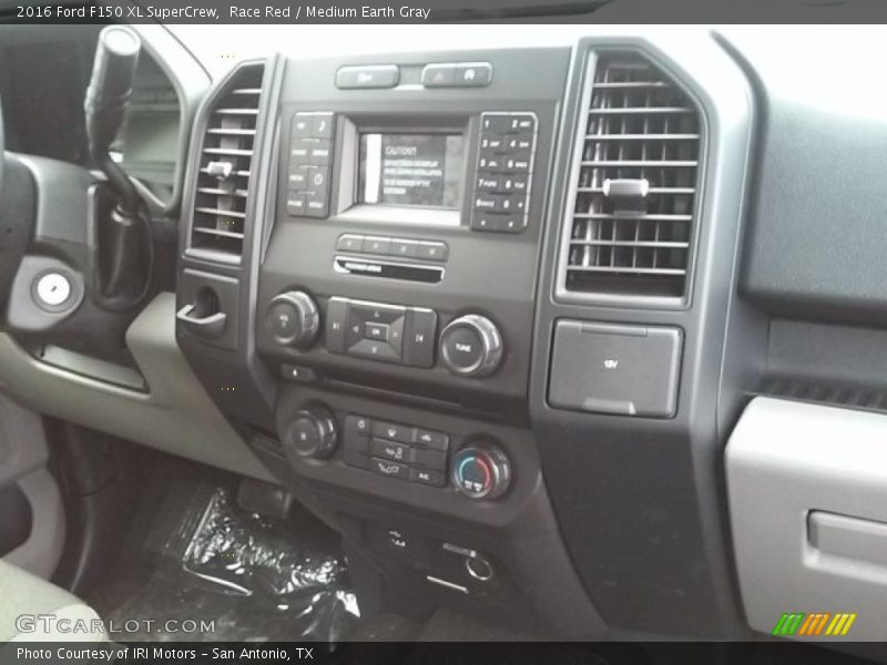 Race Red / Medium Earth Gray 2016 Ford F150 XL SuperCrew