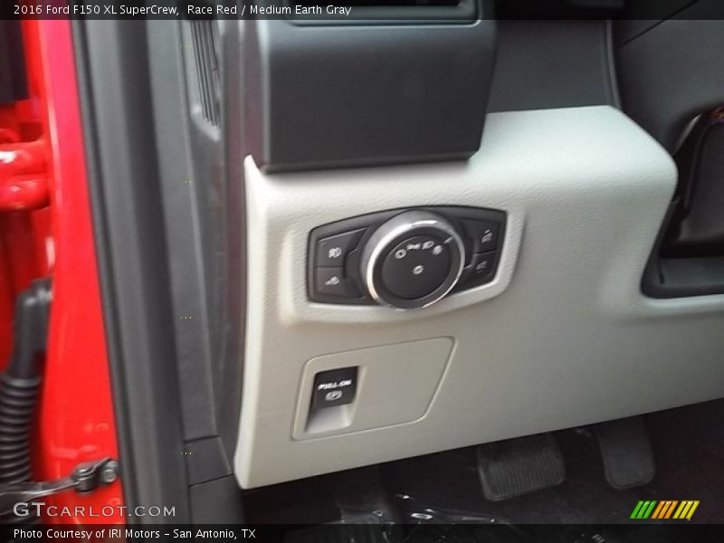 Race Red / Medium Earth Gray 2016 Ford F150 XL SuperCrew