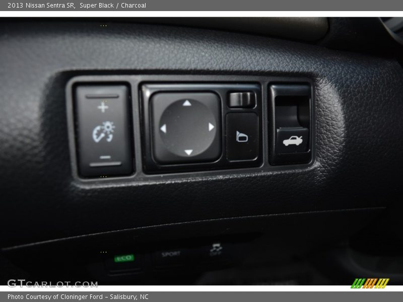 Super Black / Charcoal 2013 Nissan Sentra SR