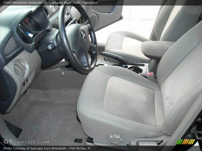 Labrador Black Pearl / Sandblast 2003 Mitsubishi Outlander LS