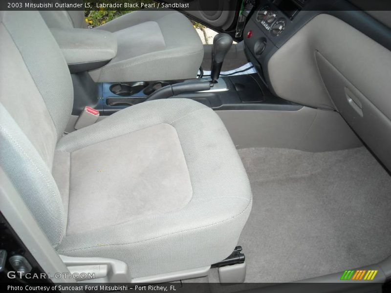 Labrador Black Pearl / Sandblast 2003 Mitsubishi Outlander LS