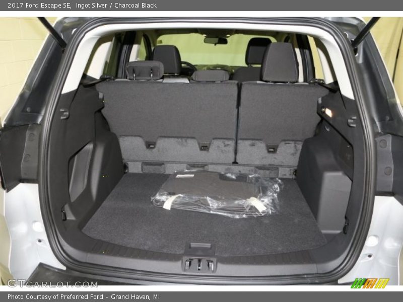 Ingot Silver / Charcoal Black 2017 Ford Escape SE