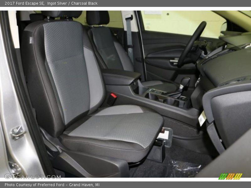 Ingot Silver / Charcoal Black 2017 Ford Escape SE