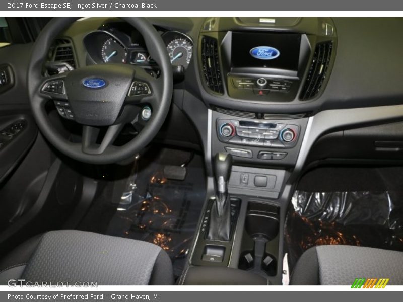 Ingot Silver / Charcoal Black 2017 Ford Escape SE
