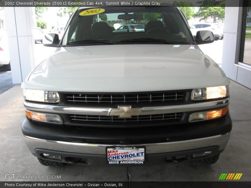 Summit White / Graphite Gray 2002 Chevrolet Silverado 1500 LS Extended Cab 4x4