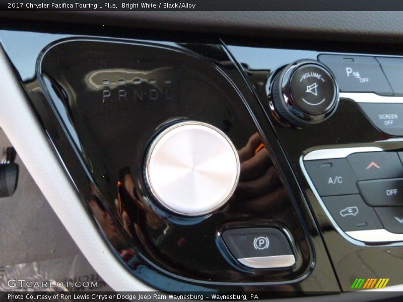 Bright White / Black/Alloy 2017 Chrysler Pacifica Touring L Plus