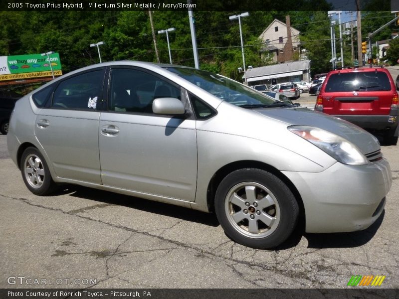 Millenium Silver Metallic / Ivory/Brown 2005 Toyota Prius Hybrid