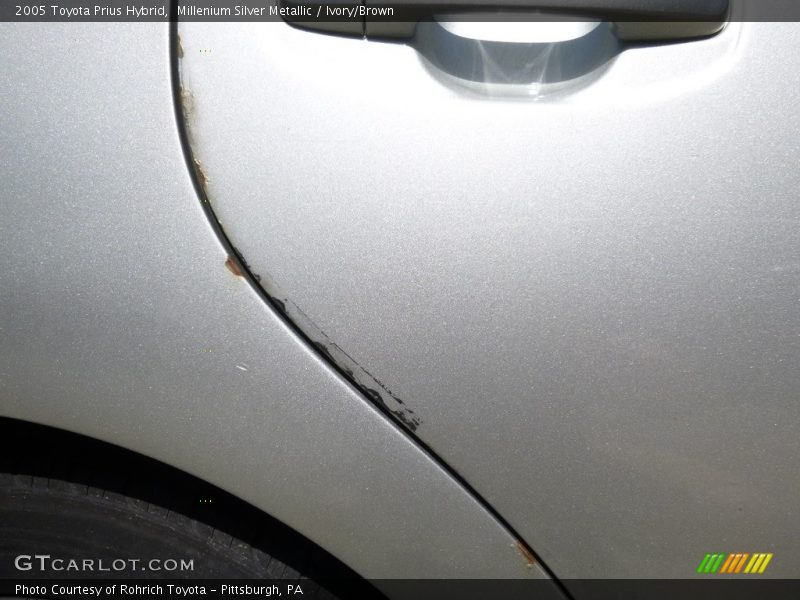 Millenium Silver Metallic / Ivory/Brown 2005 Toyota Prius Hybrid