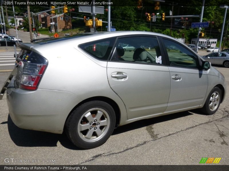 Millenium Silver Metallic / Ivory/Brown 2005 Toyota Prius Hybrid