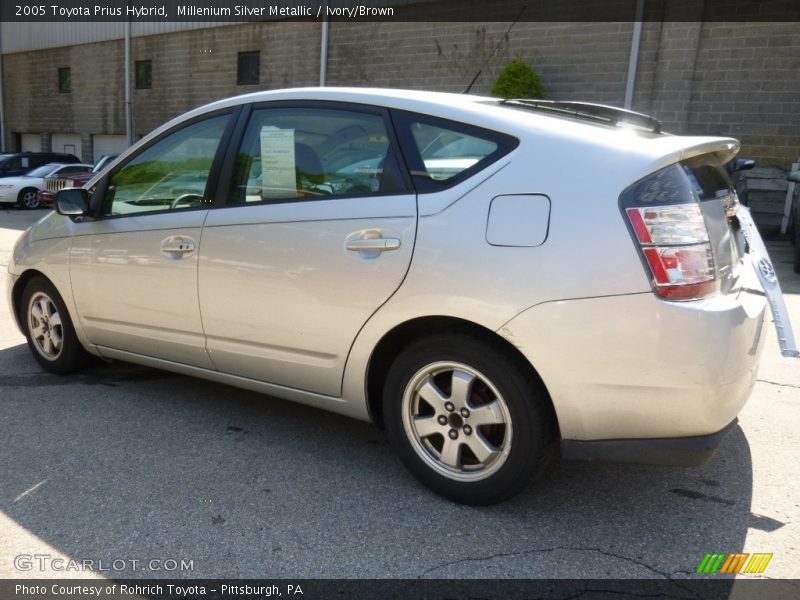 Millenium Silver Metallic / Ivory/Brown 2005 Toyota Prius Hybrid