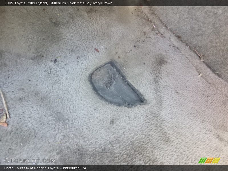 Millenium Silver Metallic / Ivory/Brown 2005 Toyota Prius Hybrid