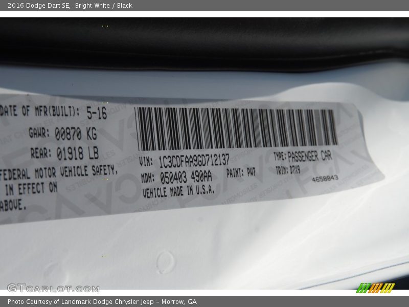 Bright White / Black 2016 Dodge Dart SE