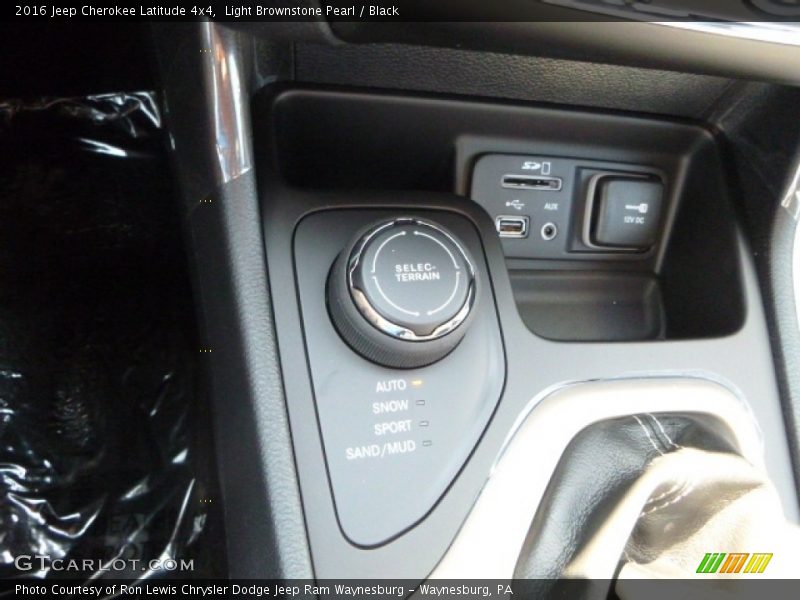 Light Brownstone Pearl / Black 2016 Jeep Cherokee Latitude 4x4