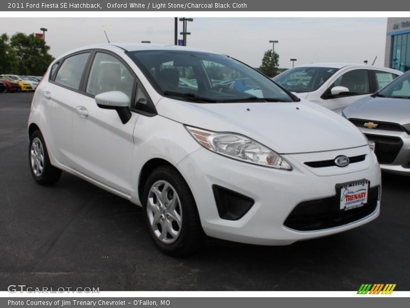 Oxford White / Light Stone/Charcoal Black Cloth 2011 Ford Fiesta SE Hatchback