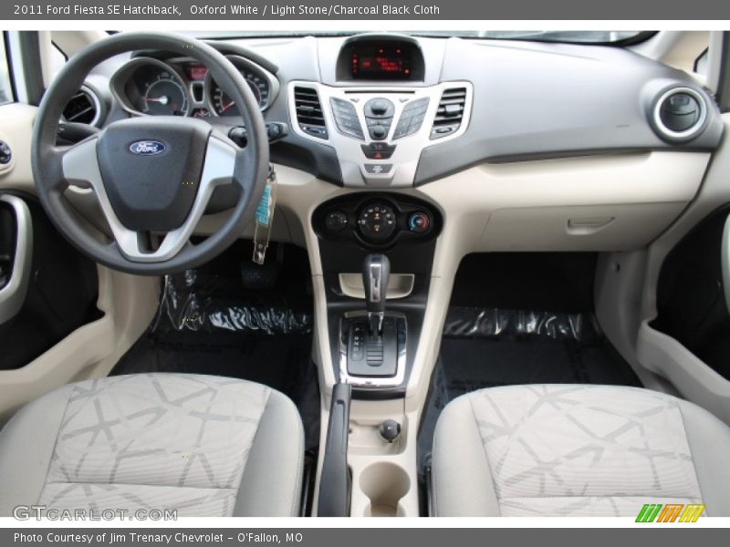 Oxford White / Light Stone/Charcoal Black Cloth 2011 Ford Fiesta SE Hatchback