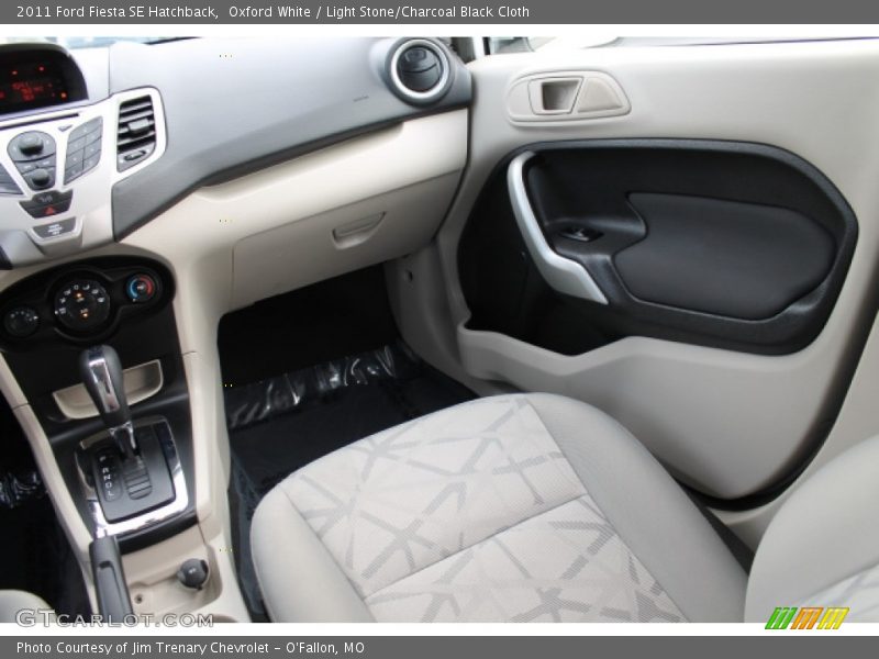 Oxford White / Light Stone/Charcoal Black Cloth 2011 Ford Fiesta SE Hatchback