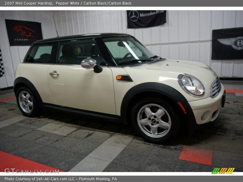 Pepper White / Carbon Black/Carbon Black 2007 Mini Cooper Hardtop