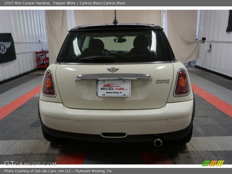 Pepper White / Carbon Black/Carbon Black 2007 Mini Cooper Hardtop