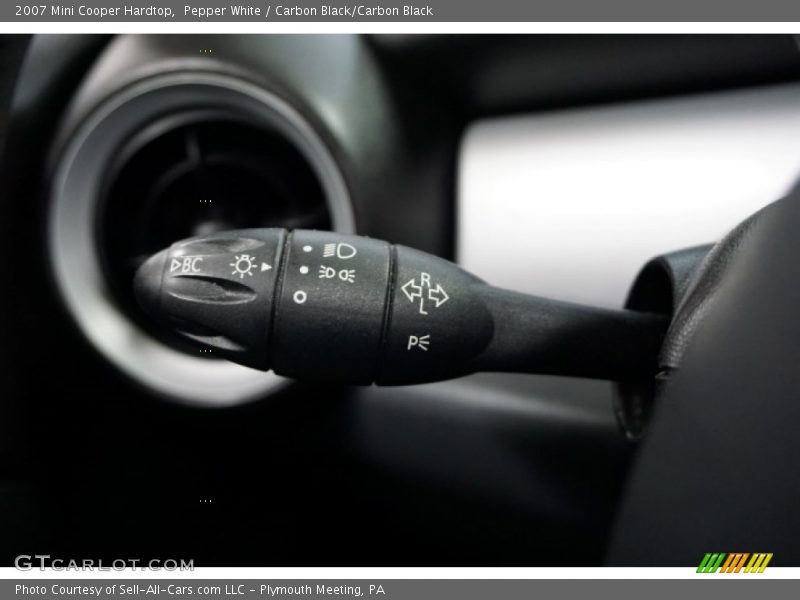 Pepper White / Carbon Black/Carbon Black 2007 Mini Cooper Hardtop