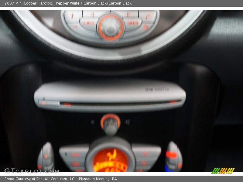 Pepper White / Carbon Black/Carbon Black 2007 Mini Cooper Hardtop